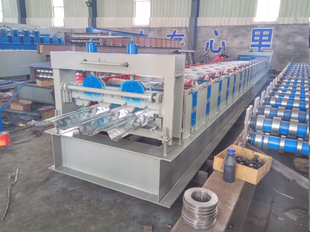 floor decking machine