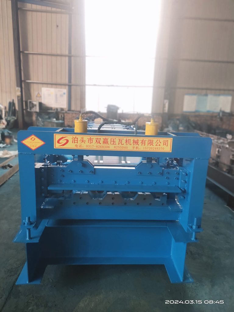 floor decking machine